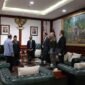 President Amerika SerikatJoe Biden mengucapkan selamat kepada calon Prabowo Subianto melalui surat resmi, diantar langsungDuta Besar Amerika Serikat untuk ASEAN Yohannes Abraham. (Dok. Tim Media Prabowo)