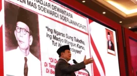 Ketua Yayasan Pendidikan Kebangsaan Republik Indonesia, Prabowo Subianto menghadiri wisuda sarjana Universitas Kebangsaan Republik Indonesia (UKRI). (Dok. Tim Media Prabowo)
