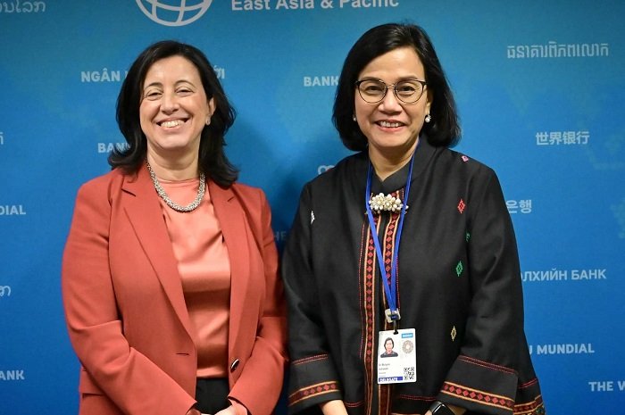 Menkeu Sri Mulyani Indrawati mengadakan pertemuan bersama Manuela Ferro, Vice President EAP (East Asia and Pacific) dari World Bank Group. (Facebook.com/Sri Mulyani Indrawati)