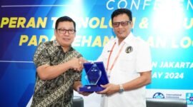 Kepala Bapanas Arief Prasetyo Adi
usai berbicara dalam seminar yang digelar oleh Perkumpulan Pelaku Logistik Indonesia (PPLI) di Jakarta, Kamis (9/5/2024). (Dok. Tim Komunikasi
Bapanas)