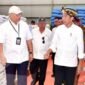 Direktur Utama Perum Bulog Bayu Krisnamurthi bersama Presidn Jokowi saat meninjau gudang Bulog di Sulteng. (Instagram.com @perum.bulog)