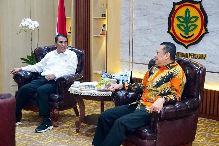 Ketua MPR RI Bambang Soesatyo bertemu Menteri Pertanian Amran Sulaiman, di Kantor Kementerian Pertanian. (Instagram.com @bambang.soesatyo)