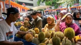 Kelompok Klaster Durian Lemahabang saat mengikuti Bazaar UMKM BRILian di Kantor Pusat BRI, Jumat (18/10/2024). (Dok. BRI)