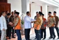 Presiden terpilih sekaligus Ketua Umum Partai Gerindra Prabowo Subianto menerima kedatangan Majelis Syuro Partai Keadilan Sejahtera Dr. Salim Segaf Aljufri. (Instagram.com @aheryawan)

