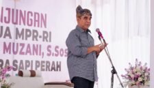 Dialog Ketua MPR RI Ahmad Muzani bersama para peternak sapi perah saat kunjungan ke Desa Pesanggrahan, Kota Batu, Jawa Timur, Kamis (21/11/2024).(Dok. Tim Media Ahmad Muzani)