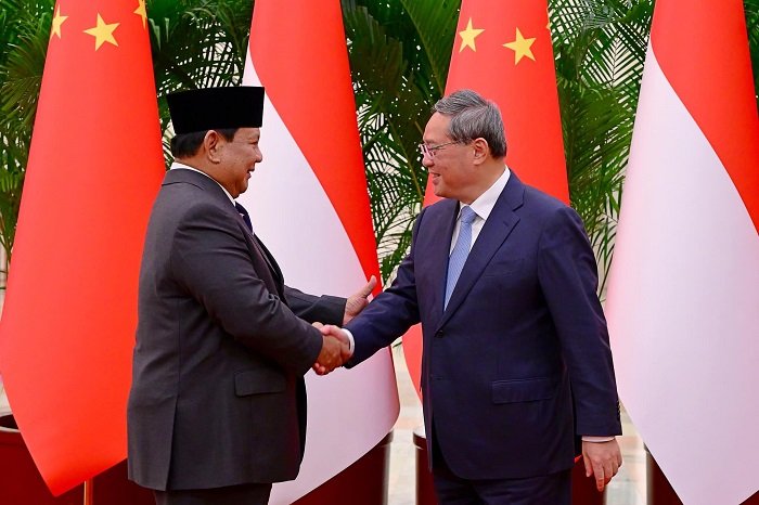 Presiden RI Prabowo Subianto dan Perdana Menteri (PM) Tiongkok Li Qiang. (Facebook.com @Setkab RI)