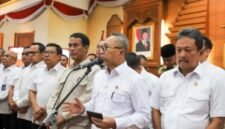 Mentan Amran dalam Rapat Koordinasi Bidang Pangan bersama Menteri Koordinator Bidang Pangan, Zulkifli Hasan (Zulhas), di Gedung Negara Grahadi, Surabaya. (Dok. Kementerian Pertanian)