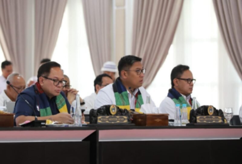 Wakil Menteri Pertanian Sudaryono, saat rapat koordinasi Kemenko Bidang Pangan di Aula Tengku Rizal Nurdin Medan, Sumatera Utara pada Selasa (21/1/2025). (Dok. Kementan)