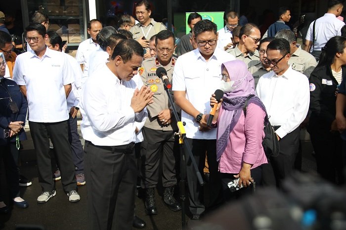 Menteri Pertanian (Mentan) Andi Amran Sulaiman menggelar Operasi Pasar Pangan Murah untuk menstabilkan harga bahan pokok jelang Ramadan dan Idulfitri.  (Dok. Kementan)