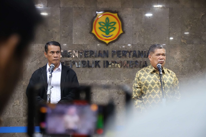 Menteri Pertanian (Mentan) Indonesia, Andi Amran Sulaiman (kanan) saat menerima Menteri Pertanian dan Keterjaminan Makanan Malaysia, Datuk Seri Mohammad Bin Sabu di kantor Pusat Kementerian Pertanian. (Dok. Kementan)