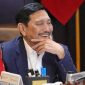 Luhut Pandjaitan memaparkan rencana gene bank kepada Presiden Prabowo di Jakarta. (Facebook.com @Luhut Binsar Pandjaitan)