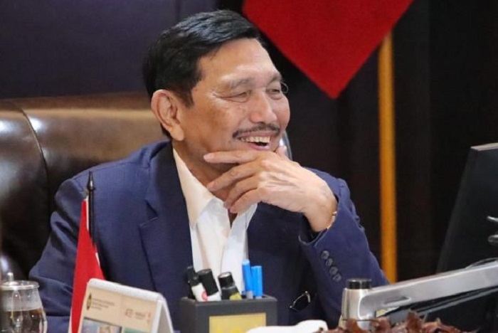 Luhut Pandjaitan memaparkan rencana gene bank kepada Presiden Prabowo di Jakarta. (Facebook.com @Luhut Binsar Pandjaitan)