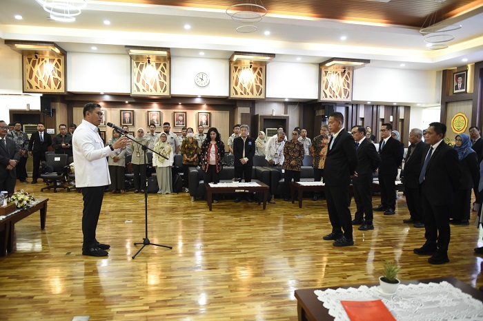 Wamentan Sudaryono memberikan sambutan dalam Pelantikan Pengurus Pusat PERHIMPI, menekankan pentingnya data cuaca untuk masa depan pertanian Indonesia. (Dok. Kementan)

